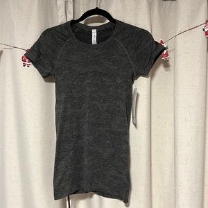 lululemon Woman's T-shirt (Swiftly Tech AS 2. 0)